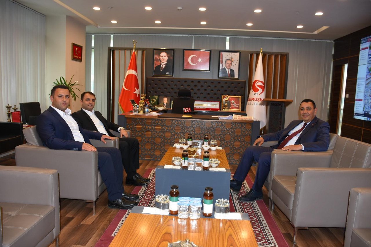 BAŞKANIMIZA, ŞİRAN VE KÖSE KAYMAKAMLARIMIZDAN VEDA ZİYARETİ