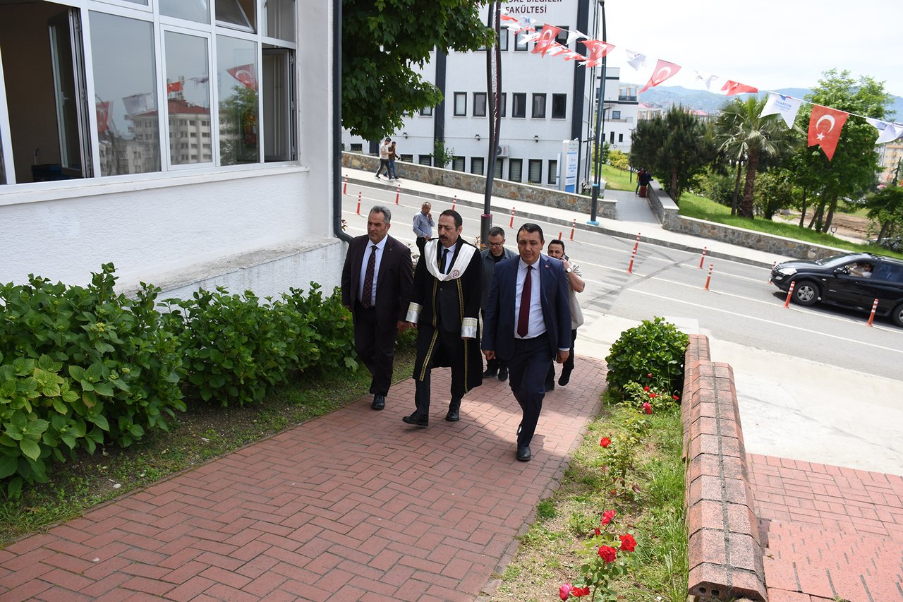 BAŞKANIMIZ, TRABZON ÜNİVERSİTESİ İLETİŞİM FAKÜLTESİNİN MEZUNİYET TÖRENİNE KATILDI