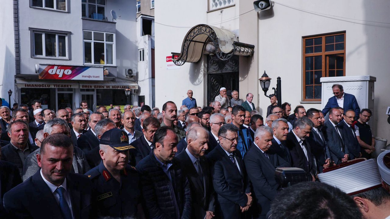BAŞKANIMIZ YEREL YÖNETİMLER GENEL MÜDÜRÜ TURAN KONAK’IN ANNESİ HAVVA KONAK’I EBEDİYETE UĞURLADI