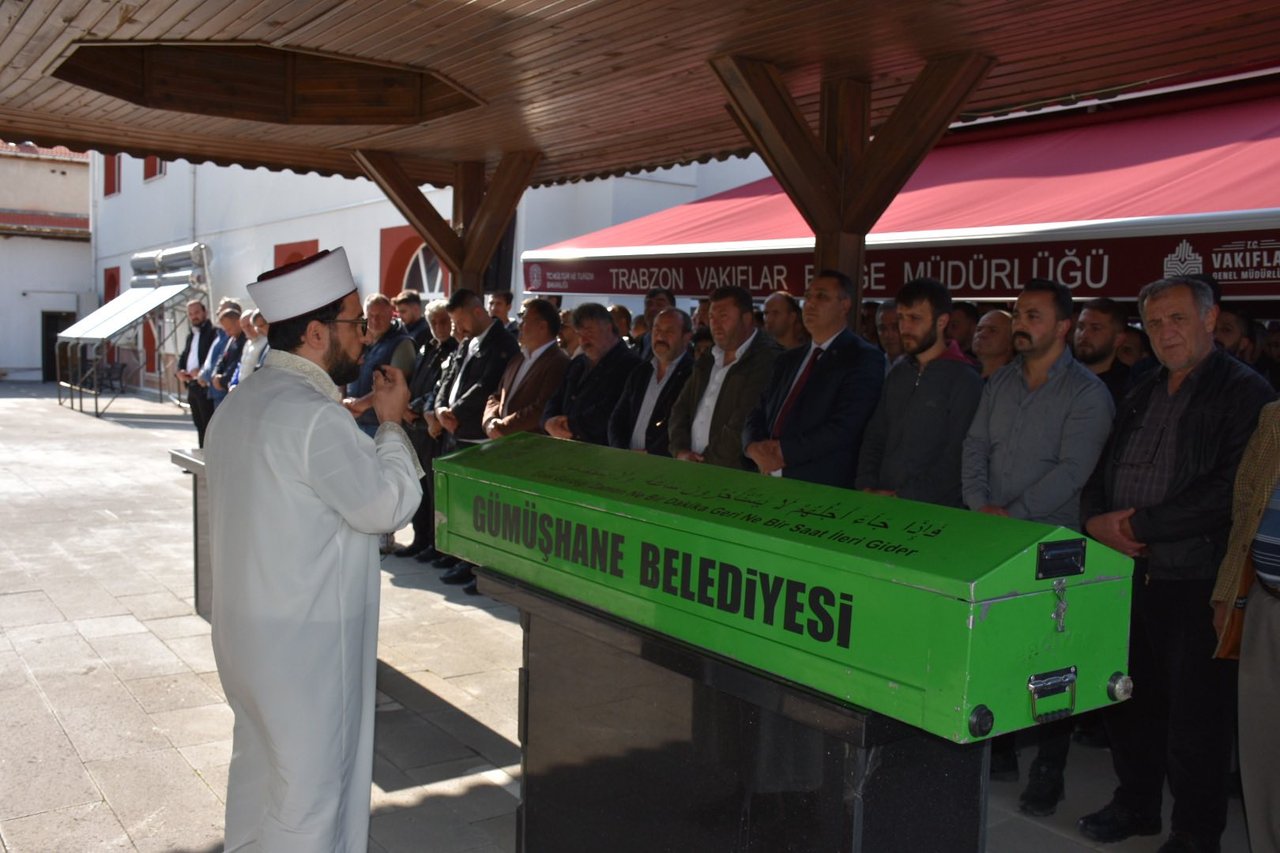 BAŞKANIMIZ, İLİMİZ HASANBEY MAHALLESİ SAKİNLERİNDEN UĞUR YAĞLIDERE’Yİ EBEDİYETE UĞURLADI