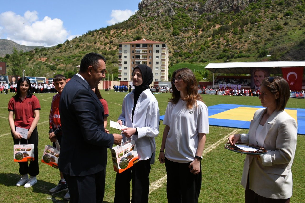 BAŞKANIMIZ, 19 MAYIS ATATÜRK’Ü ANMA, GENÇLİK VE SPOR BAYRAMI KUTLAMA PROGRAMINA KATILDI