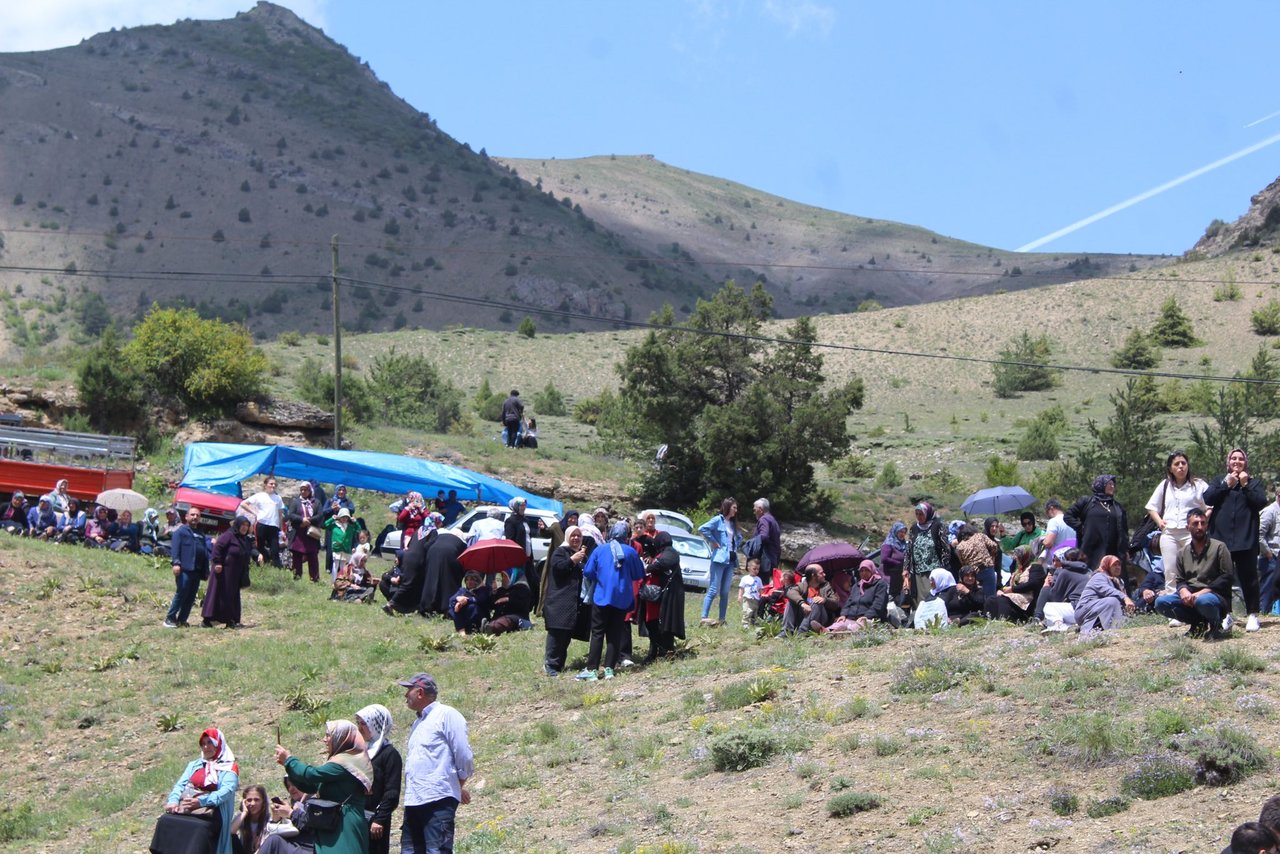 BAŞKANIMIZ, TORUL DEDELİ KÖYÜMÜZDE DÜZENLENEN GELENEKSEL AYAZMA ŞENLİĞİNE KATILDI