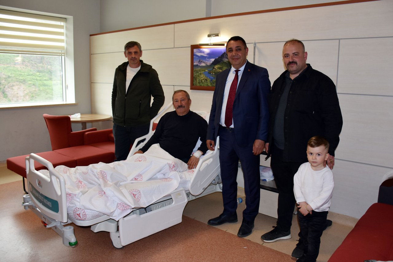 BAŞKANIMIZ, BELEDİYE MECLİS ÜYEMİZ ÖMER COŞKUN’U ZİYARET ETTİ