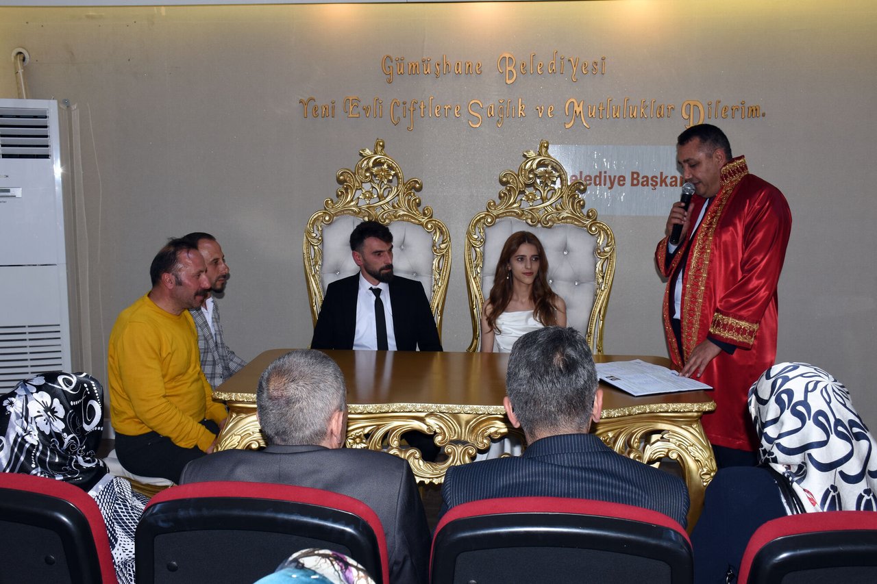 BAŞKANIMIZ, AYLA EREN VE YURTKÖYÜ MUHTARI HALİL İBRAHİM DEMİR’İN NİKAH AKDİNİ GERÇEKLEŞTİRDİ