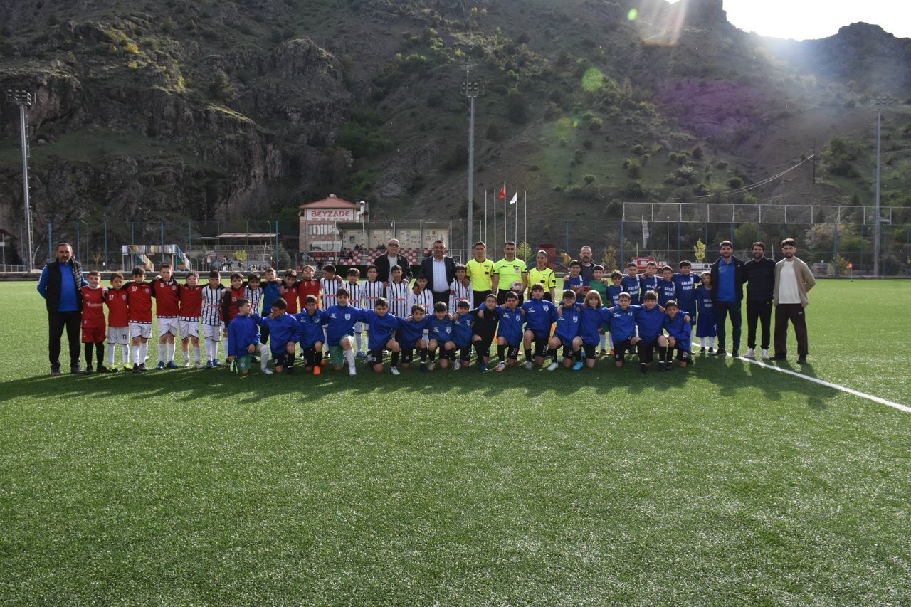 BAŞKANIMIZ, U-11 YAŞ GRUBUNDA FUTBOL OYNANAN MÜSABAKALARI İZLEDİ