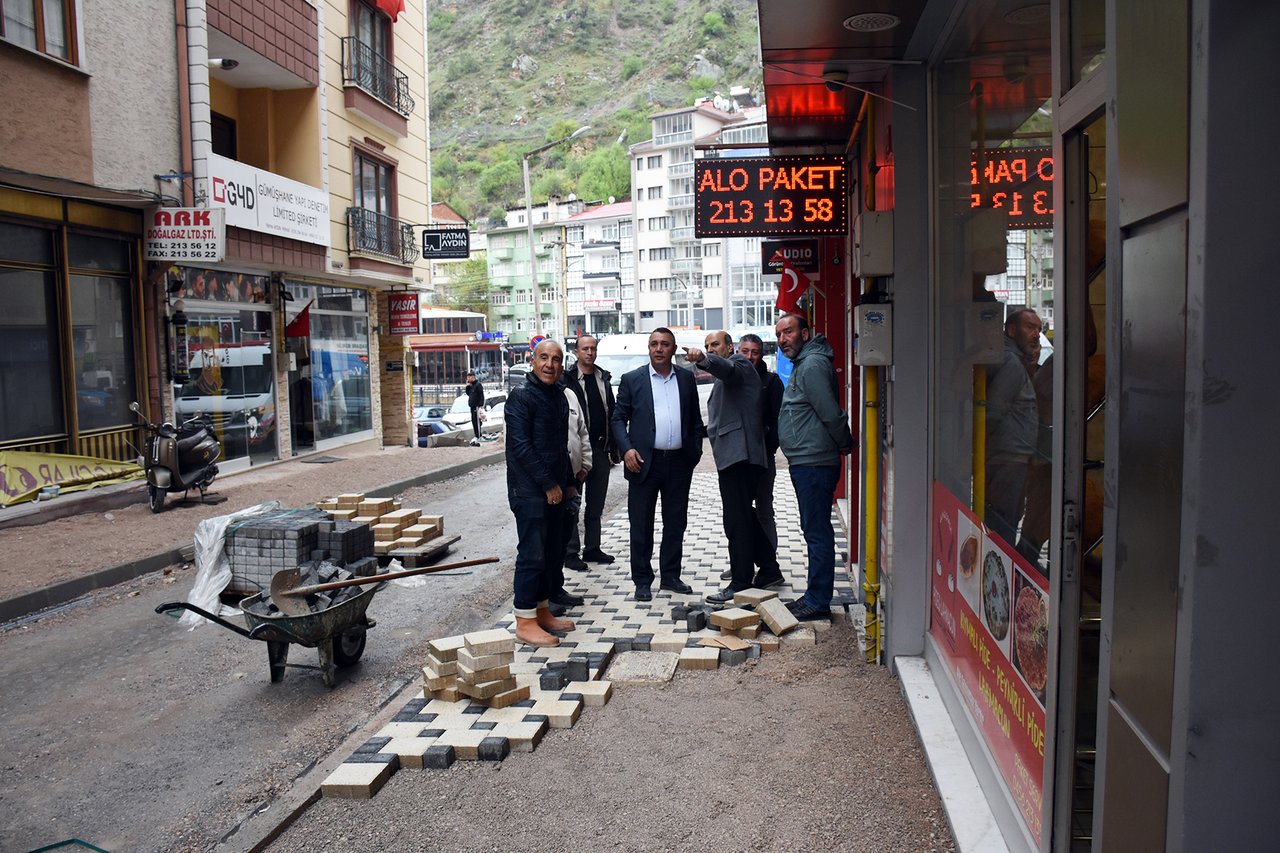 BAŞKANIMIZ, ÇALIŞMA SAHASINDA İNCELEME VE ESNAF VE VATANDAŞLARIMIZI ZİYARET EDEREK HASBİHAL ETTİ