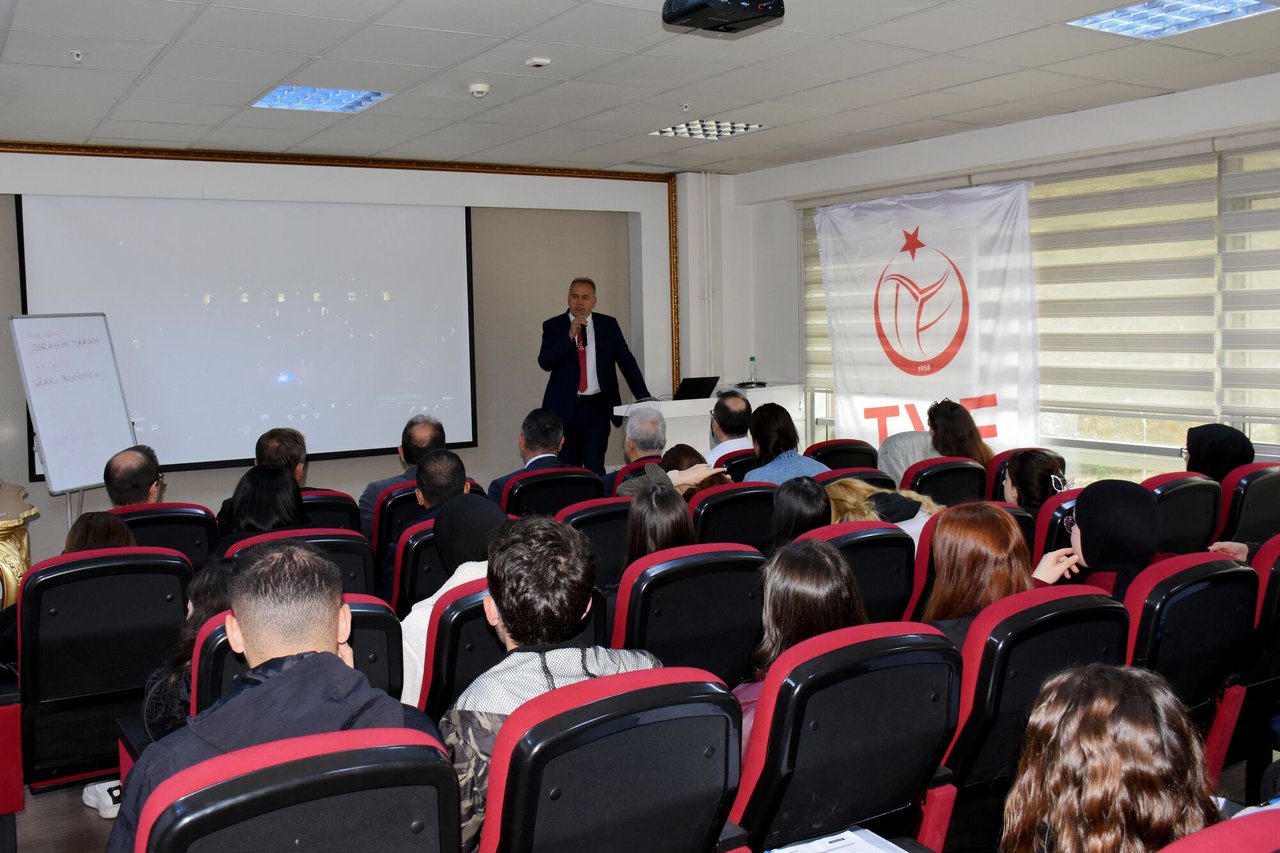 BAŞKANIMIZ, VOLEYBOL ADAY HAKEMLİK KURSU AÇILIŞ PROGRAMINA KATILDI