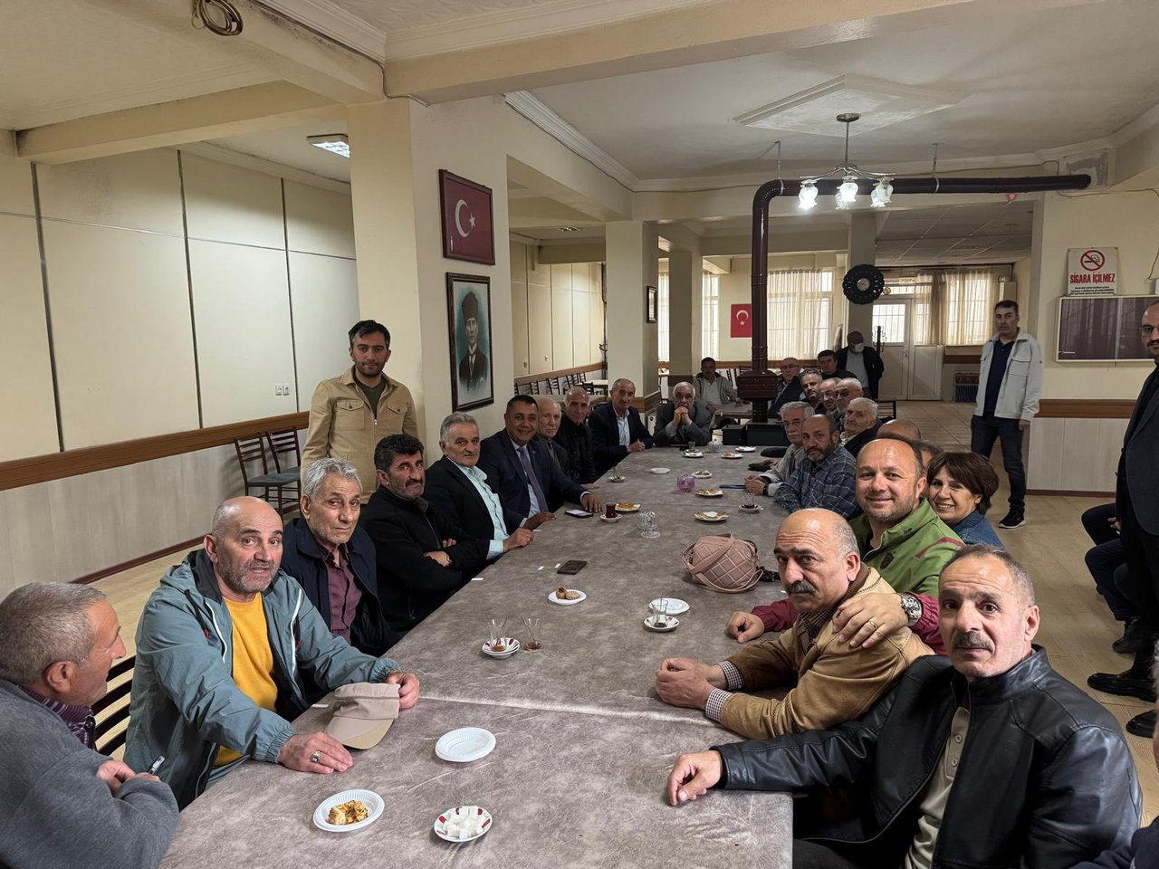 BAŞKANIMIZ, GURBETTE YAŞAYAN KIYMETLİ HEMŞEHRİLERİMİZLE BİR ARAYA GELDİ.