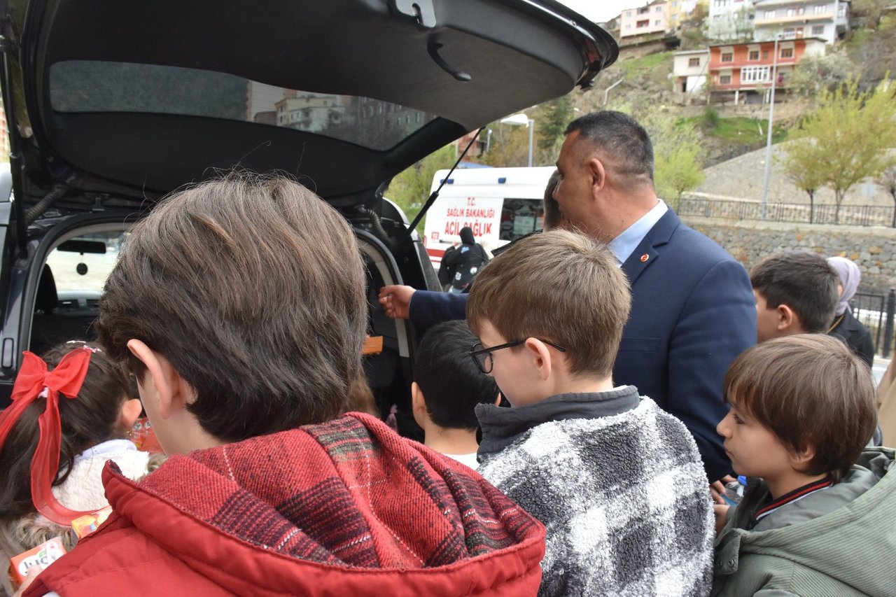 BAŞKANIMIZ, 23 NİSAN ULUSAL EGEMENLİK VE ÇOCUK BAYRAMI KUTLAMA PROGRAMINA KATILDI