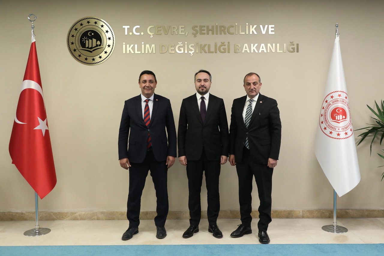 BİLGE KAAN’IN ANLAYIŞI İLE; GECE UYUMADAN, GÜNDÜZ YORULMADAN GÜMÜŞHANE’MİZ İÇİN KOŞTURUYORUZ
