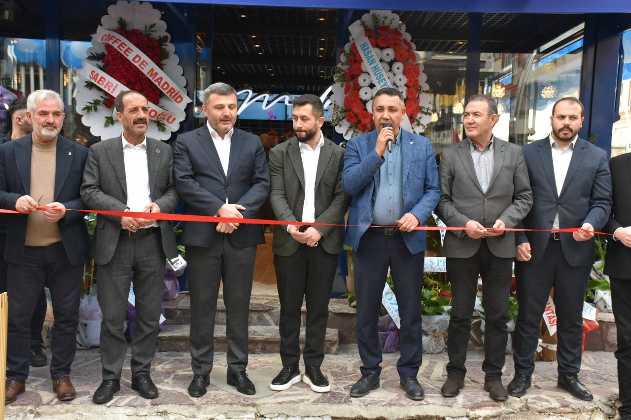 BAŞKANIMIZ, “COFFEE DE MADRİD” ADLI İŞYERİNİN AÇILIŞINI GERÇEKLEŞTİRDİ