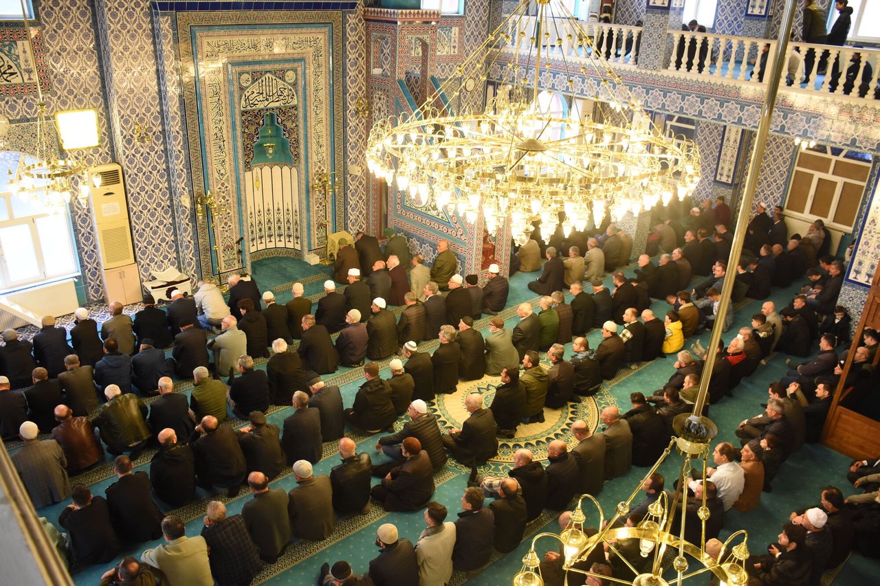 BAŞKANIMIZ, RAMAZAN BAYRAMI NAMAZINI KEMALİYE CAMİİ'NDE KILARAK, HEMŞEHRİLERİMİZLE BAYRAMLAŞTI