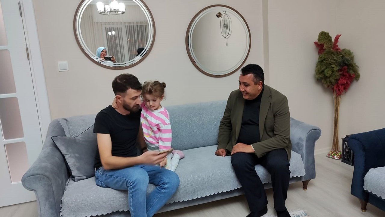 BAŞKANIMIZ, BERKER, KARAKELLE VE YILMAZ AİLELERİNE ZİYARETTE BULUNDU