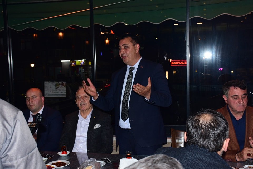 BAŞKANIMIZ, ESNAF SANATKARLAR ODALARIMIZIN KIYMETLİ ÜYELERİ İLE AYNI İFTAR SOFRASINI PAYLAŞTI