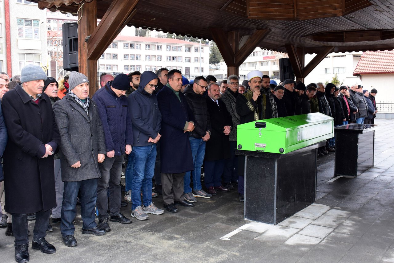 BAŞKANIMIZ, İLİMİZ AKTUTAN KÖYÜ SAKİNLERİNDEN EYYÜP SÖNMEZ’İ EBEDİYETE UĞURLADI
