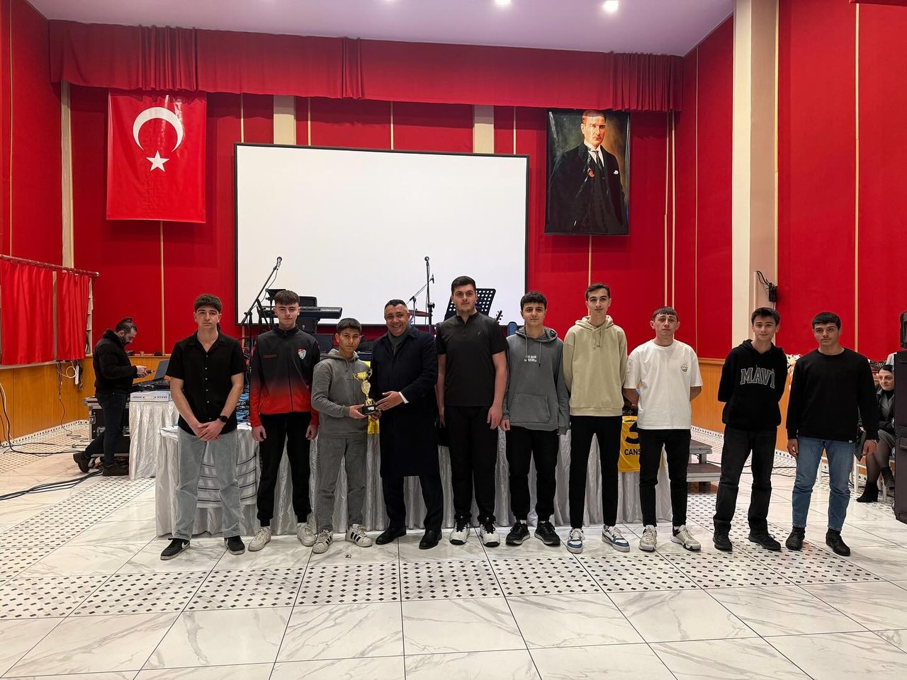 BAŞKANIMIZ, GÜMÜŞSU GÜMÜŞHANESPOR SEZON SONU VOLEYBOL MÜZİK ŞENLİĞİNE KATILDI