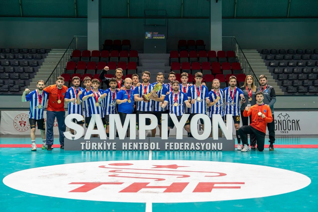 BAŞKANIMIZ, ERKEKLER HENTBOL 2. LİGİNDE ŞAMPİYON OLAN ŞİRAN YILDIZSPOR TEBRİK ETTİ