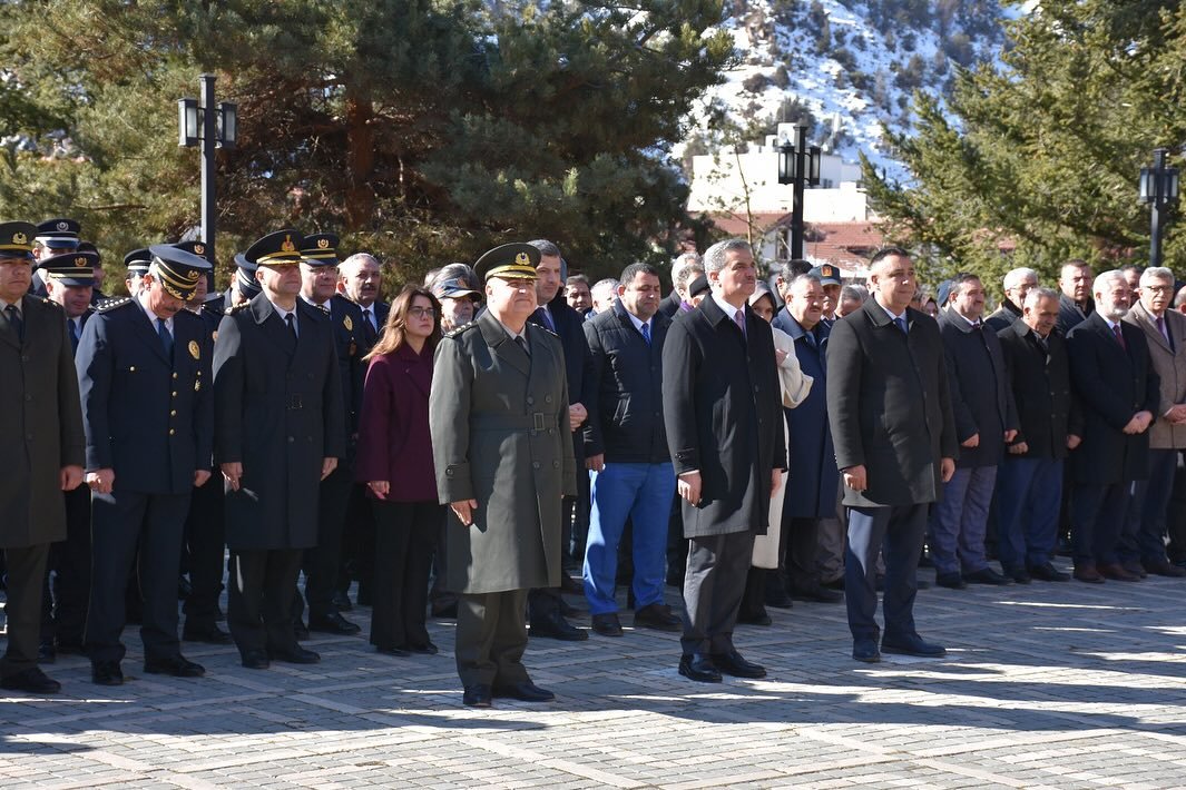 BAŞKANIMIZ, KURTULUŞ PROGRAMIMIZ KAPSAMINDA, ANIT ÖNÜNDEKİ TÖRENE KATILARAK ÇELENK SUNDU