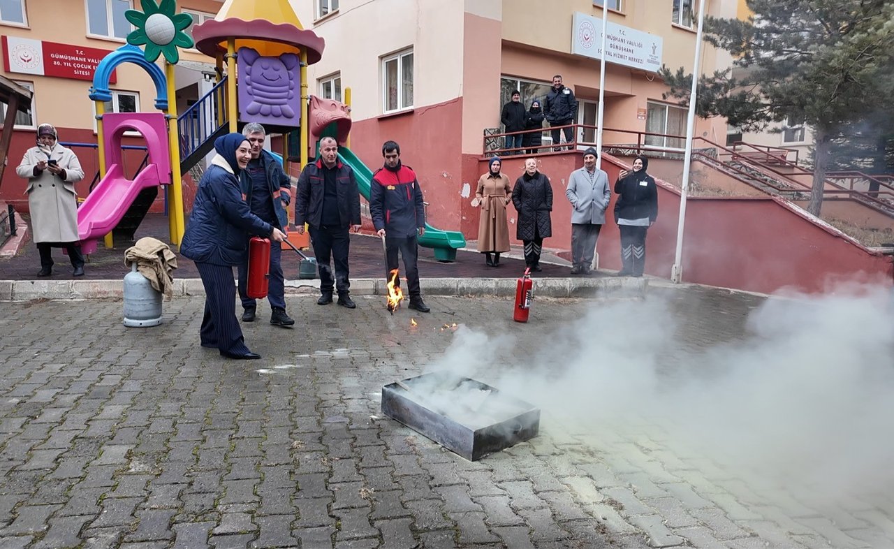 İTFAİYE MÜDÜRLÜĞÜMÜZ, YANGINLARA KARŞI BİLİNÇLENDİRME ÇALIŞMALARINI SÜRDÜRÜYOR