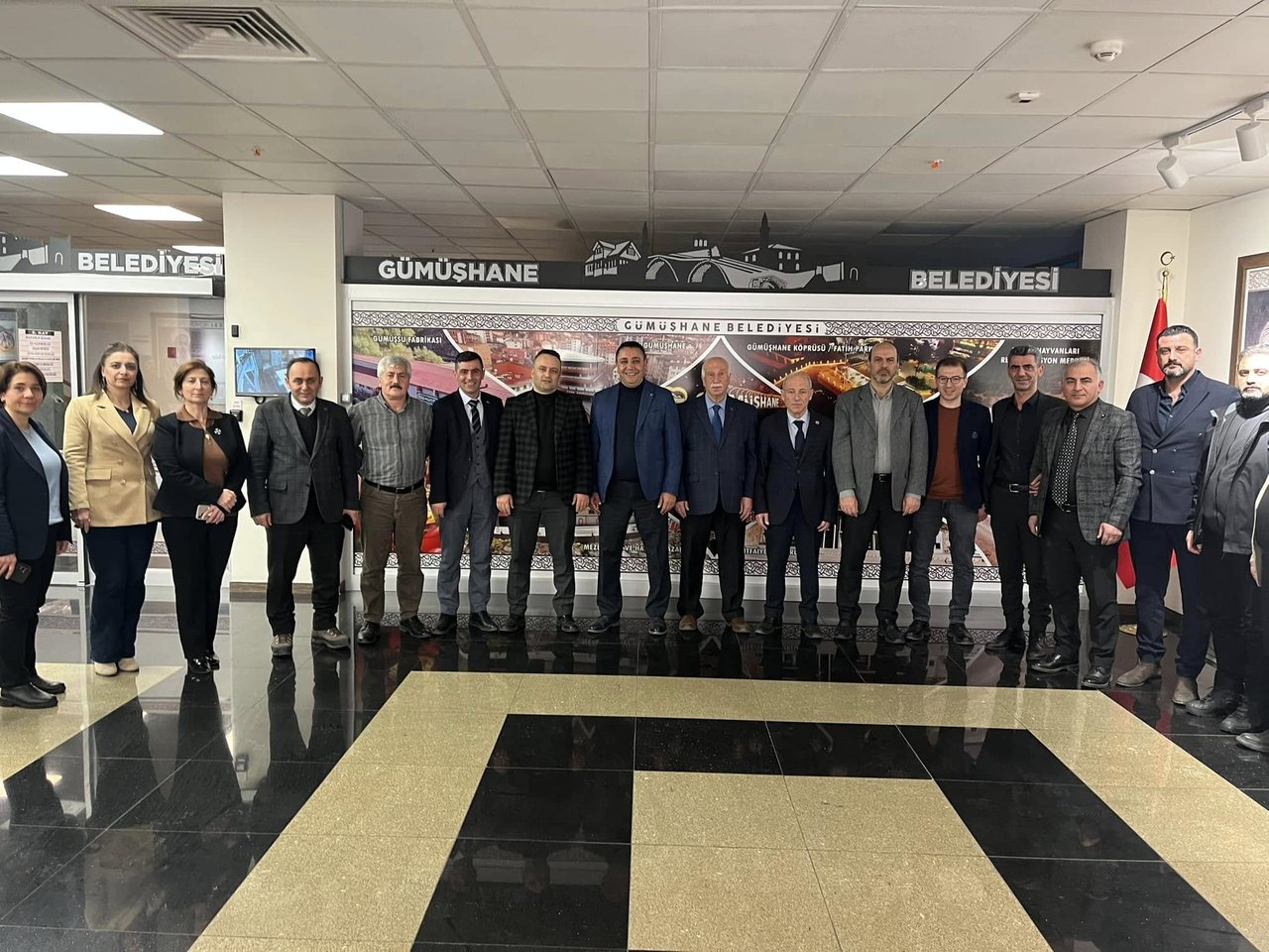 BELEDİYE BAŞKAN YARDIMCILARIMIZ VE BİRİM MÜDÜRLERİMİZ, BAŞKANIMIZIN DOĞUM GÜNÜNÜ KUTLADI