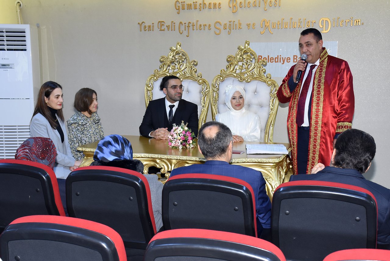BAŞKANIMIZ, DEMET ÖZDEMİR VE OSMAN AKÇAY KARDEŞLERİMİZİN NİKAH AKDİNİ GERÇEKLEŞTİRDİ
