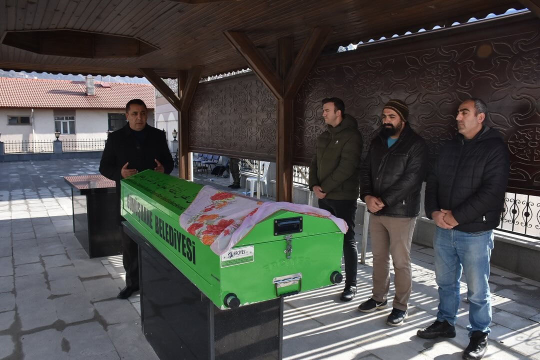 BAŞKANIMIZ, ESKİBAĞLAR MAHALLESİ SAKİNLERİNDEN ÇEŞMİNAZ ALP’I EBEDİYETE UĞURLADI