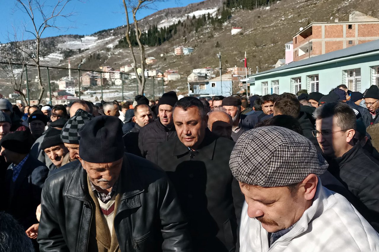 BAŞKANIMIZ, KÜRTÜN İLÇEMİZ GÜNYÜZÜ KÖYÜ SAKİNLERİNDEN OSMAN ÜNLÜ’YÜ EBEDİYETE UĞURLADI