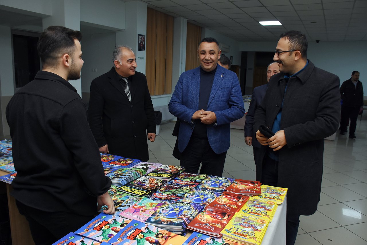 BAŞKANIMIZ, HALK EĞİTİM MERKEZİ’NDE 1. KİTAP FUARINDA ŞİİR DİNLETİSİ PROGRAMINA KATILDI