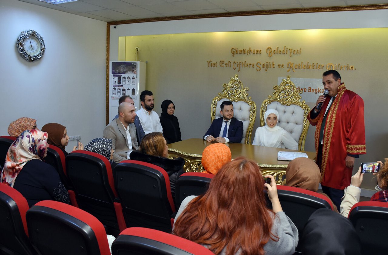 BAŞKANIMIZ, EMİNE GÜRER VE ONUR BAYRAK KARDEŞLERİMİZİN NİKAH AKDİNİ GERÇEKLEŞTİRDİ.