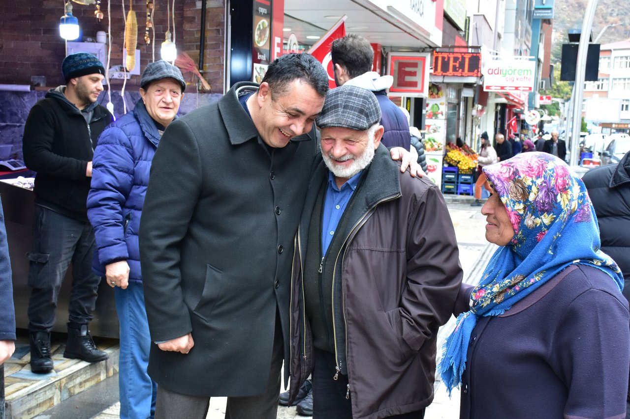 BAŞKANIMIZ, ÇARŞI VE PAZAR ESNAFIMIZI ZİYARET EDİP, VATANDAŞLARIMIZLA BİR ARAYA GELDİ