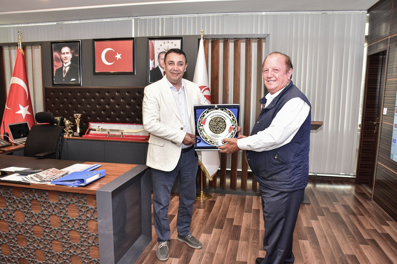 BAŞKANIMIZ, BASRİ ERDOĞAN VE MEHMET KIZILET İLE BERABERLERİNDEKİ HEYETİ MAKAMINDA AĞIRLADI