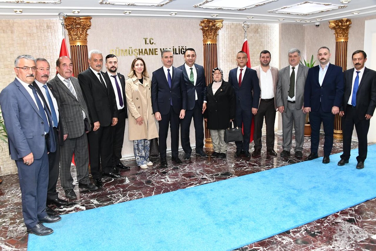 BAŞKANIMIZ, BELEDİYE MECLİS ÜYELERİMİZ İLE BİRLİKTE VALİMİZ SAYIN AYDIN BARUŞ’U ZİYARET ETTİ