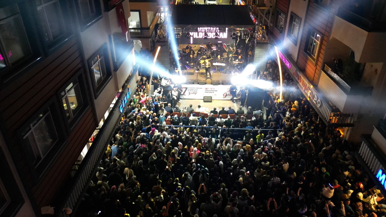 27. ULUSLARARASI GÜMÜŞHANE KUŞBURNU-PESTİL-KÜLTÜR VE TURİZM ŞENLİĞİ MUHTEŞEM KONSERLE FİNAL YAPTI