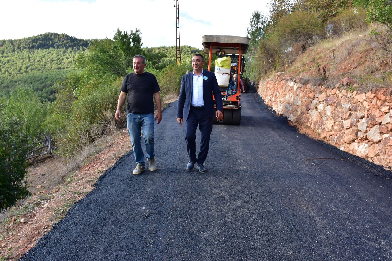 BAŞAKANIMIZ, KIZILKÖY’DE SICAK ASFALTLAMA ÇALIŞMALARINI İNCELEDİ