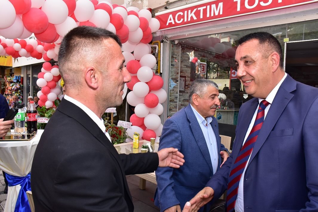 BAŞKANIMIZ, ŞEKER ECZANESİ'NİN AÇILIŞ TÖRENİNE KATILDI.