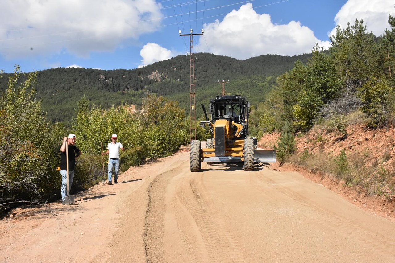 BAŞAKANIMIZ ÇAMLICA MAHALLEMİZDE ASFALTLAMA ÇALIŞMALARINI İNCELEDİ