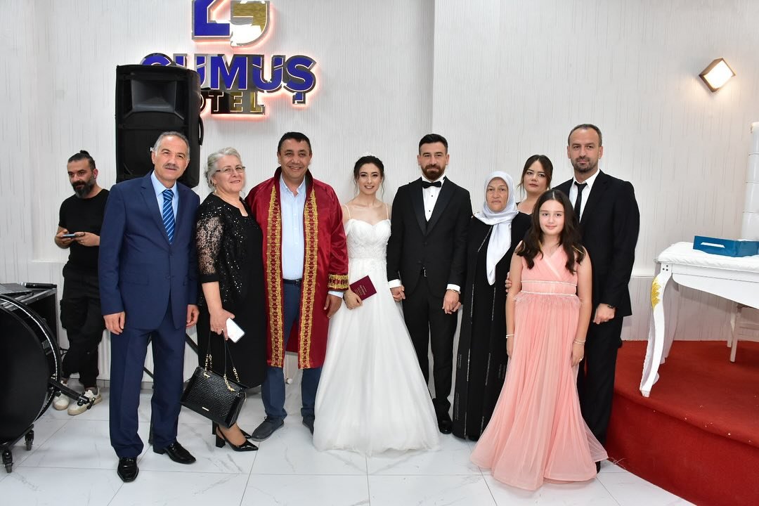 BAŞKANIMIZ, BUSE OKUMUŞ VE MUSA KARTAL KARDEŞLERİMİZİN DÜĞÜN TÖRENİNE KATILDI