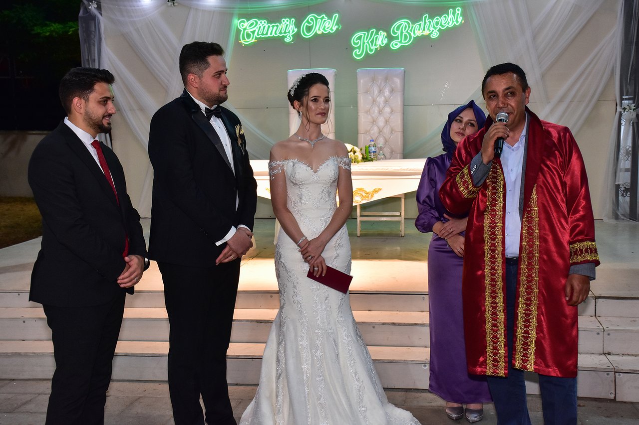 BAŞKANIMIZ, MELİKE DOLUDİZGİN VE BURAK UÇAROĞLU KARDEŞLERİMİZİN DÜĞÜN TÖRENLERİNE KATILDI