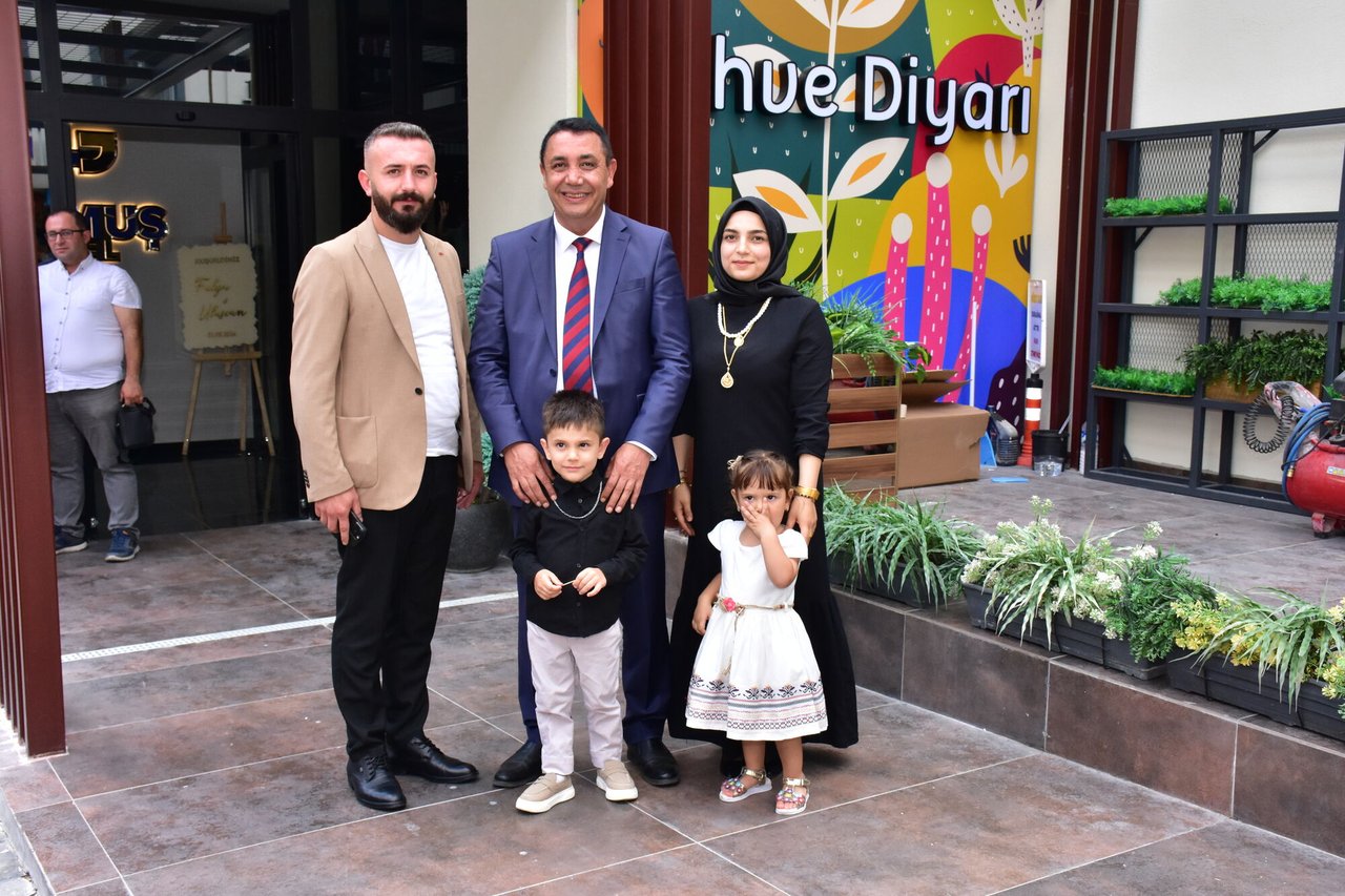 BAŞKANIMIZ, EMRAH VE ZEYNEP KÖSEOĞLU ÇİFTİ İLE UZUN BİR ARADAN SONRA BULUŞTU