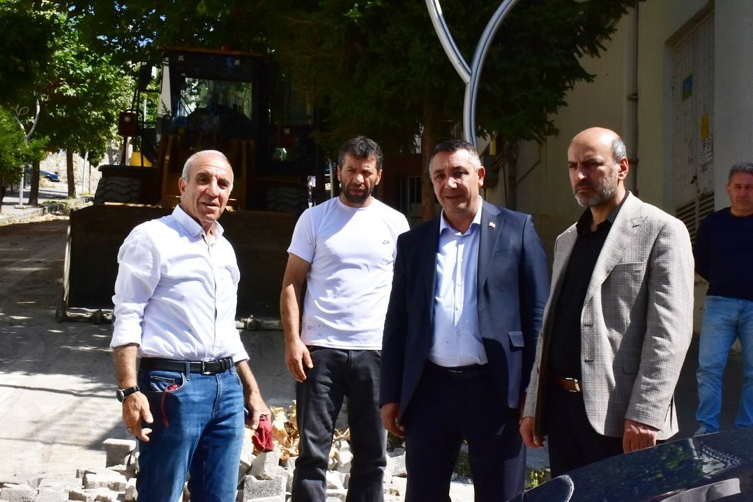 BAŞKANIMIZ, KARAER MAHALLEMİZDE,  PARKE YENİLEME ÇALIŞMALARINI YERİNDE İNCELEDİ