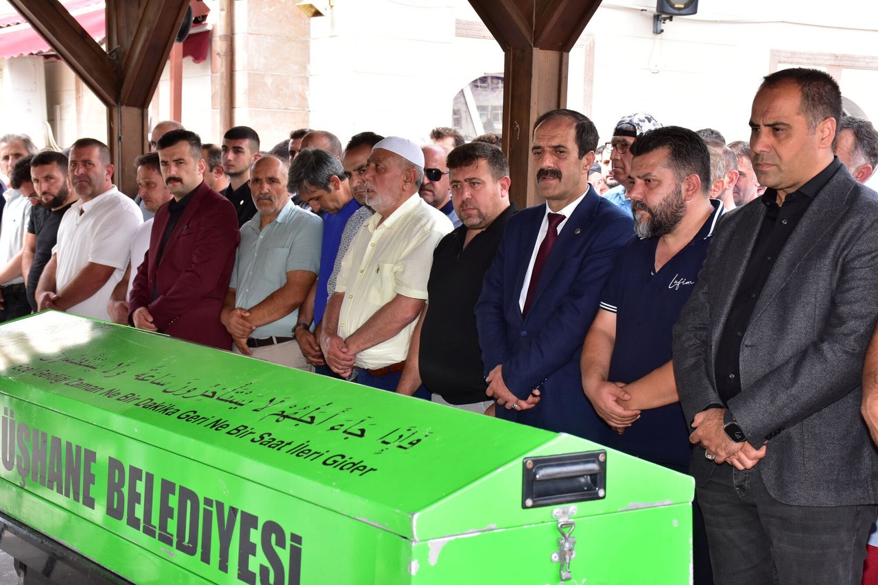 BAŞKAN VEKİLİMİZ HAMZA KARABULUT, ERTUĞRUL ORAK’IN CENAZE TÖRENİNE KATILDI