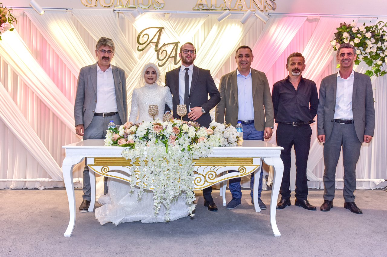 BAŞKANIMIZ, ALEYNA BOŞNAK VE ATİLLA İÇEN ÇİFTİMİZİN DÜĞÜN TÖRENİNE KATILDI