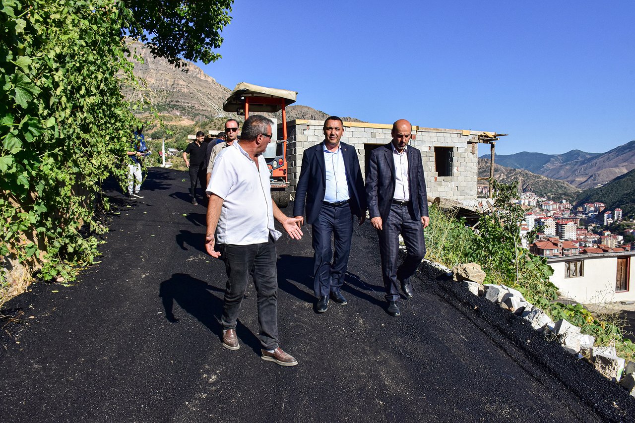 BAŞKANIMIZ, ASFALTLAMA ÇALIŞMALARIMIZI İNCELEDİ