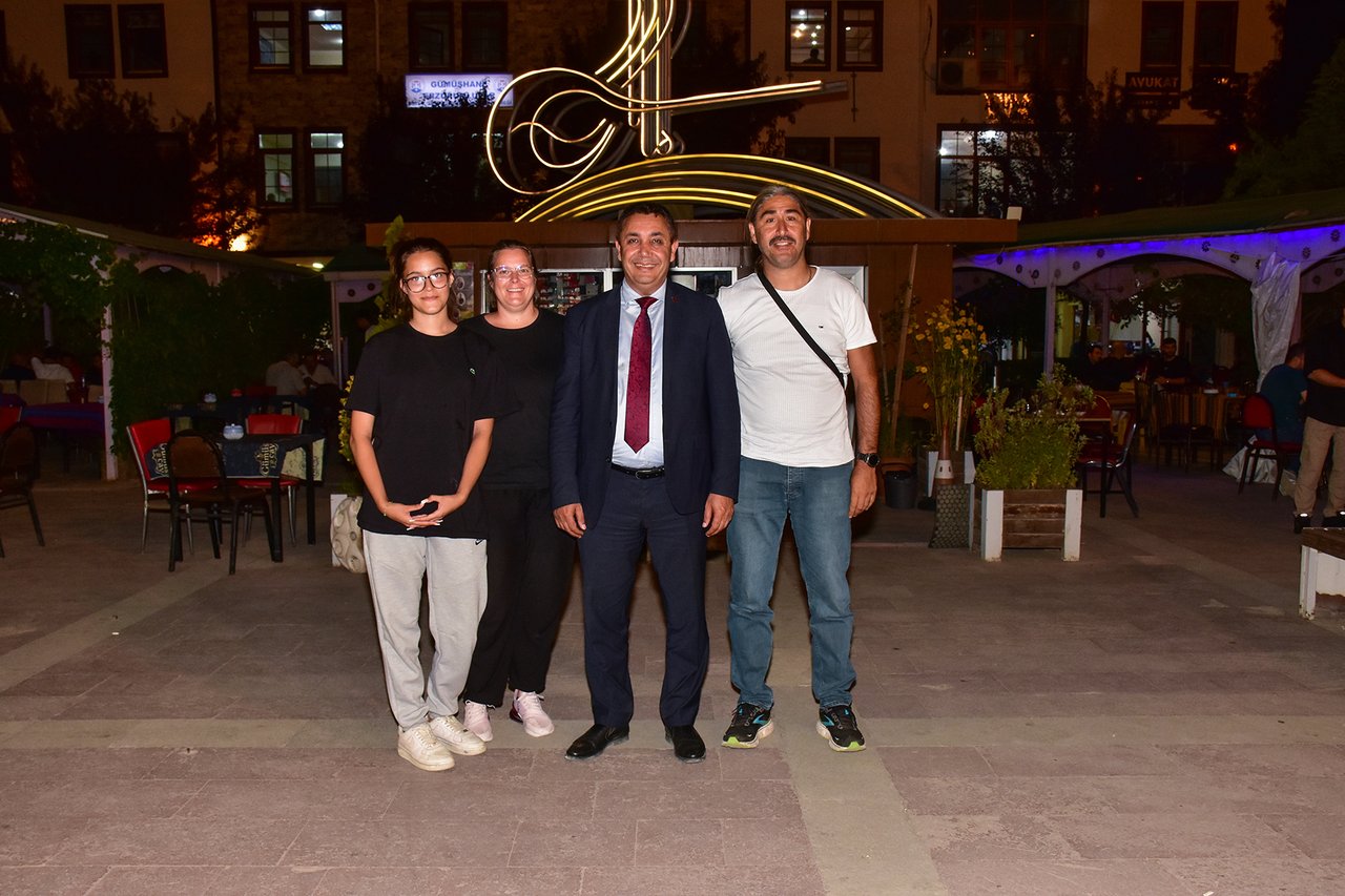 BAŞKANIMIZ, SÜLEYMAN BAYRAM VE AİLESİ İLE MEMLEKET ÜZERİNE SOHBET ETTİ
