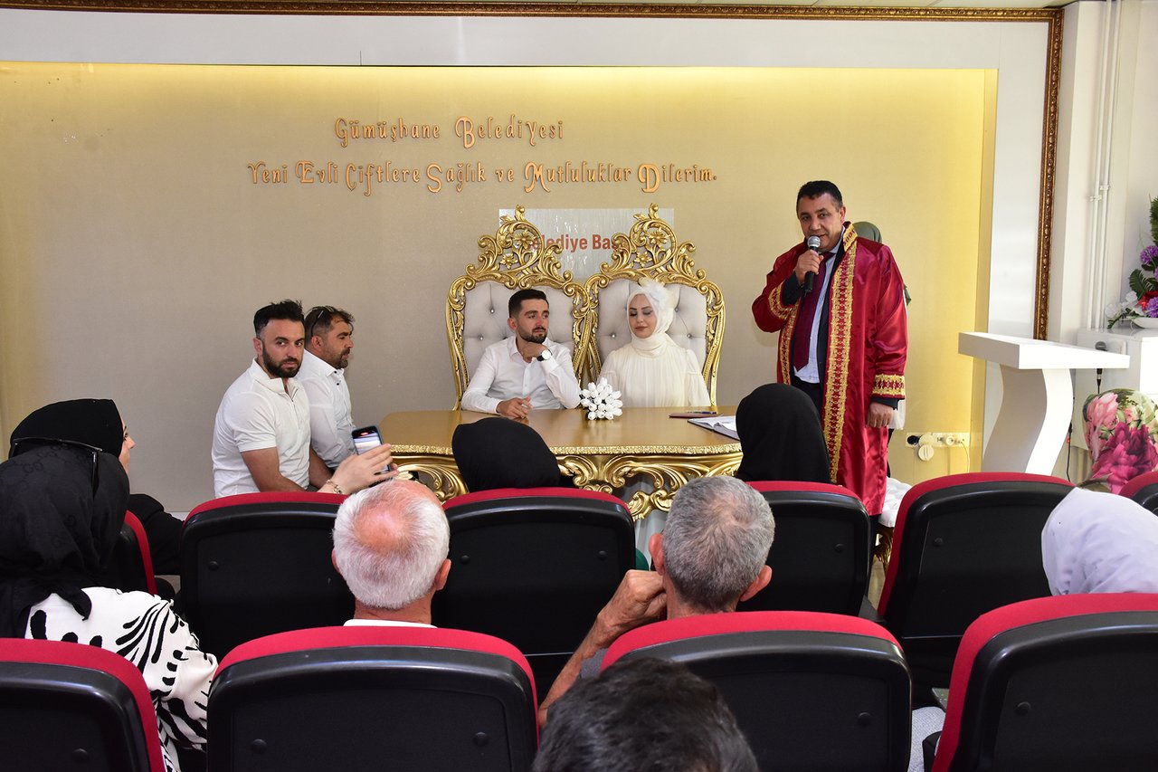 BAŞKANIMIZ, MERVE AKBAŞ VE SALİH AKBAĞ ÇİFTİMİZİN NİKAH AKİTLERİNİ GERÇEKLEŞTİRDİ