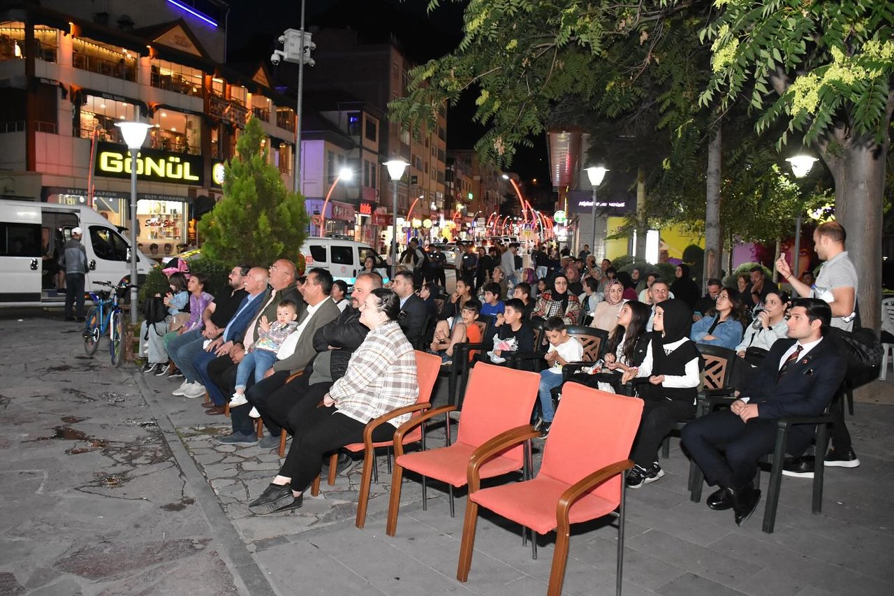 BAŞKANIMIZ, GÜMÜŞHANE SİNEMA GÜNLERİ “NOSTALJİ KUŞAĞI” ETKİNLİĞİ KATILDI