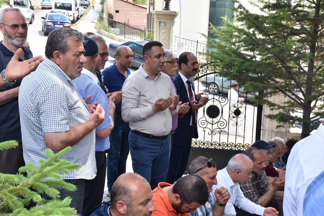 BAŞKANIMIZ, ESENYURT KÖYÜ SAKİNLERİNDEN HALİT KOÇ’UN, CENAZESİNE KATILDI