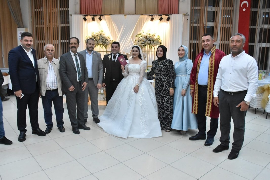 BAŞKANIMIZ, NİKAH KIYDI