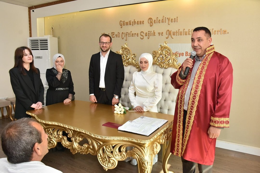 BAŞKANIMIZ, ALEYNA İÇEN VE ATİLLA BOŞNAK ÇİFTİMİZİN NİKAH AKİTLERİNİ GERÇEKLEŞTİRDİ