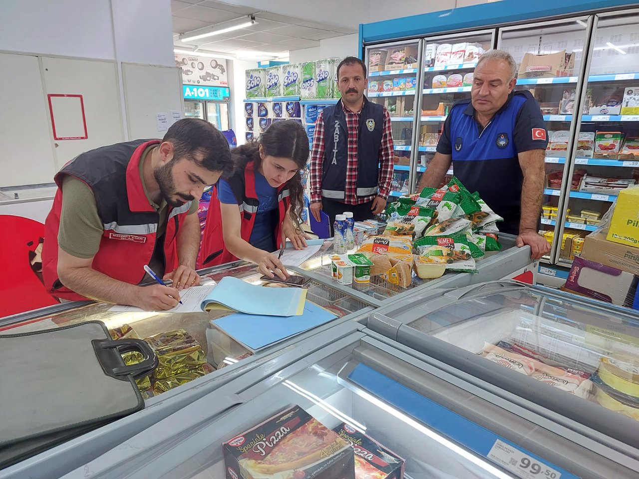 ZABITA EKİPLERİMİZDEN ZİNCİR MARKETLERE DENETİM